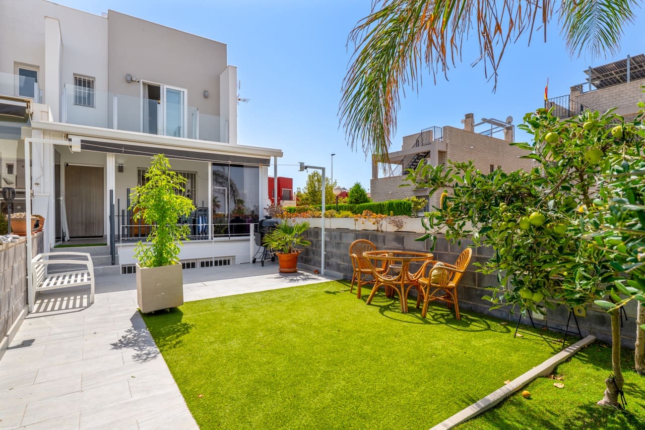 4 quarto Casa em Banda para venda em Torrevieja com piscina garagem - 399 000 € (Ref: 10048865)
