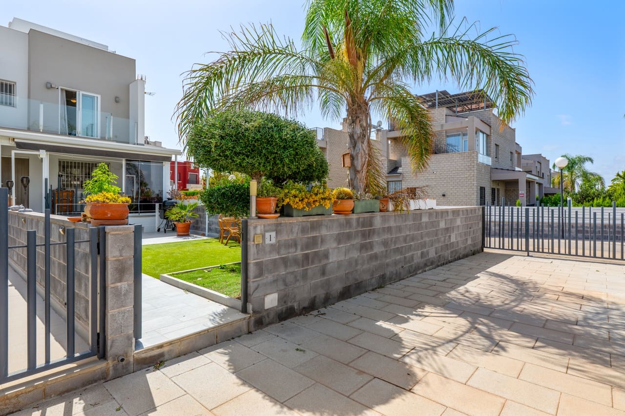 4 quarto Casa em Banda para venda em Torrevieja com piscina garagem - 399 000 € (Ref: 10048865)