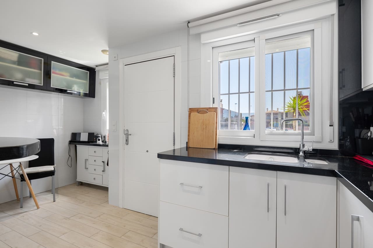 4 quarto Casa em Banda para venda em Torrevieja com piscina garagem - 399 000 € (Ref: 10048865)