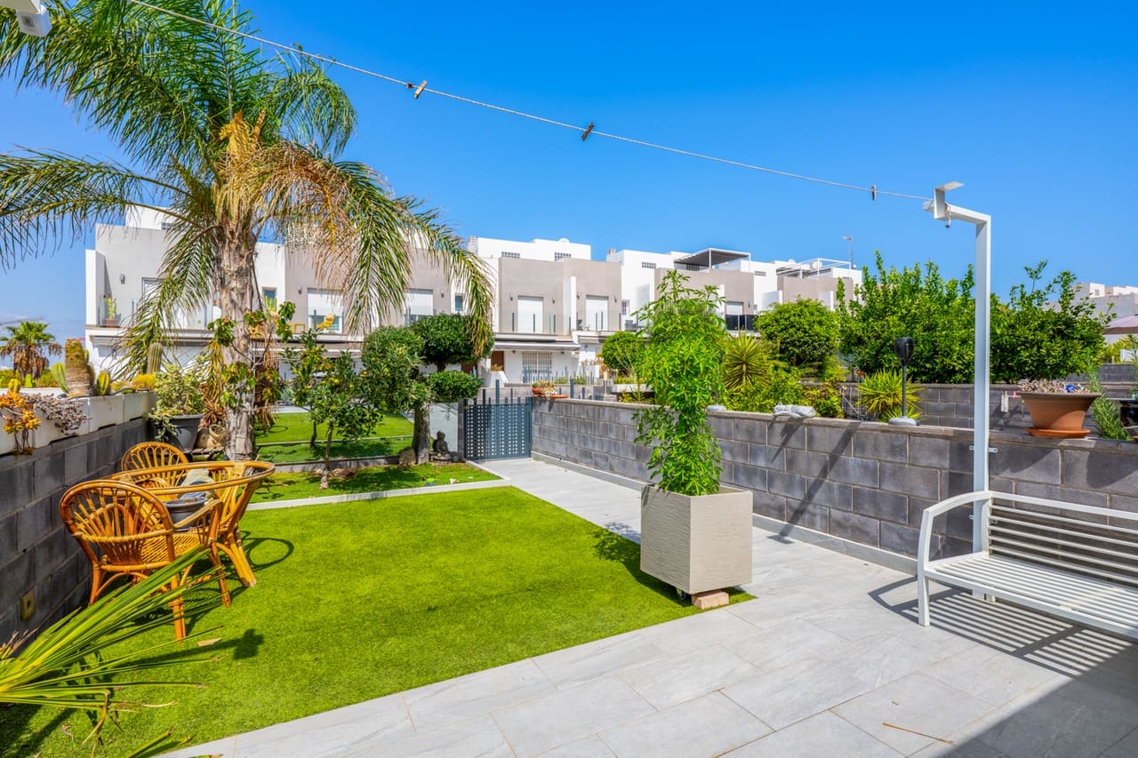 4 quarto Casa em Banda para venda em Torrevieja com piscina garagem - 399 000 € (Ref: 10048865)