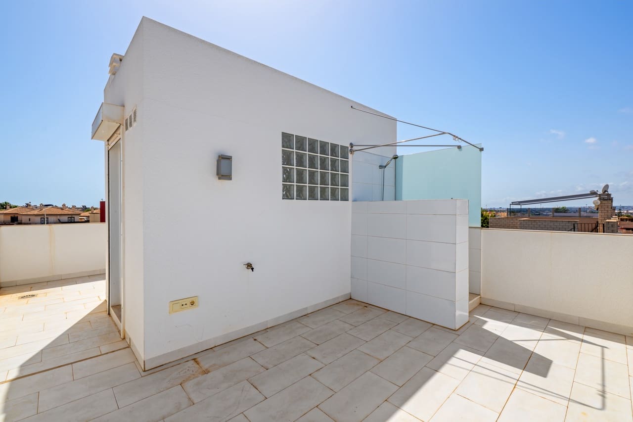 4 quarto Casa em Banda para venda em Torrevieja com piscina garagem - 399 000 € (Ref: 10048865)