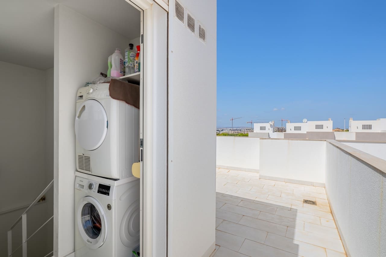 4 quarto Casa em Banda para venda em Torrevieja com piscina garagem - 399 000 € (Ref: 10048865)