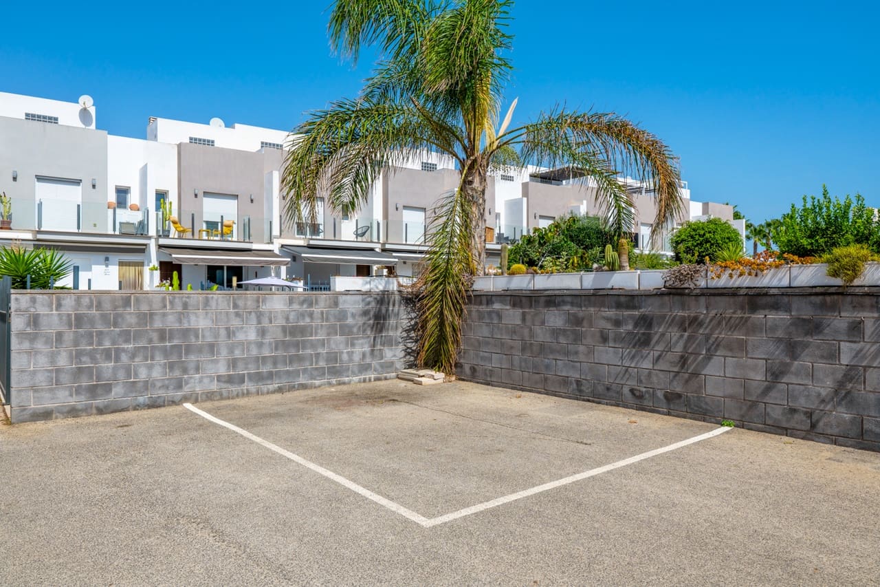 4 quarto Casa em Banda para venda em Torrevieja com piscina garagem - 399 000 € (Ref: 10048865)