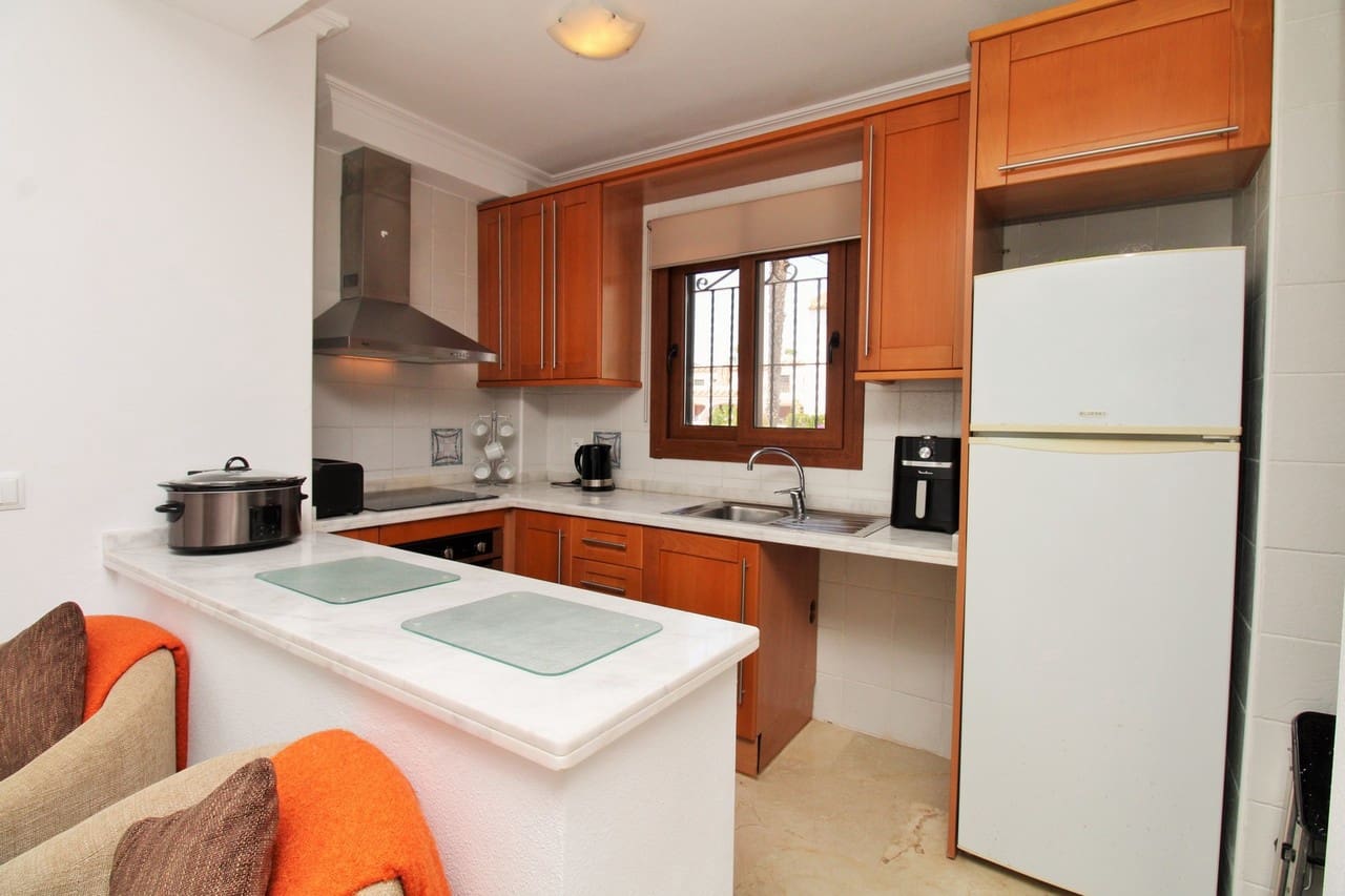 2 soverom Leilighet til salgs i Villamartin med svømmebasseng garasje - € 189 950 (Ref: 10058055)