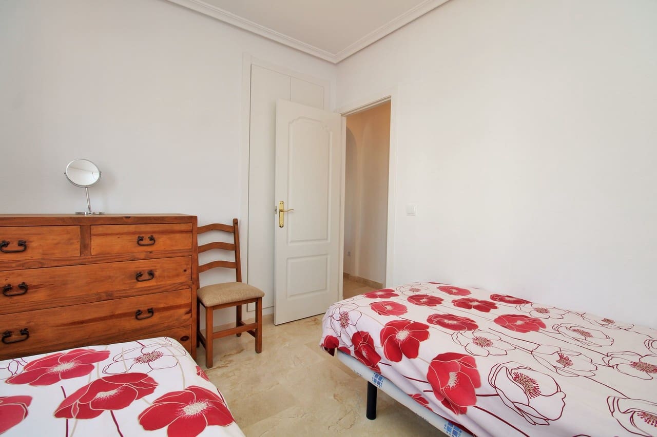 2 soverom Leilighet til salgs i Villamartin med svømmebasseng garasje - € 189 950 (Ref: 10058055)