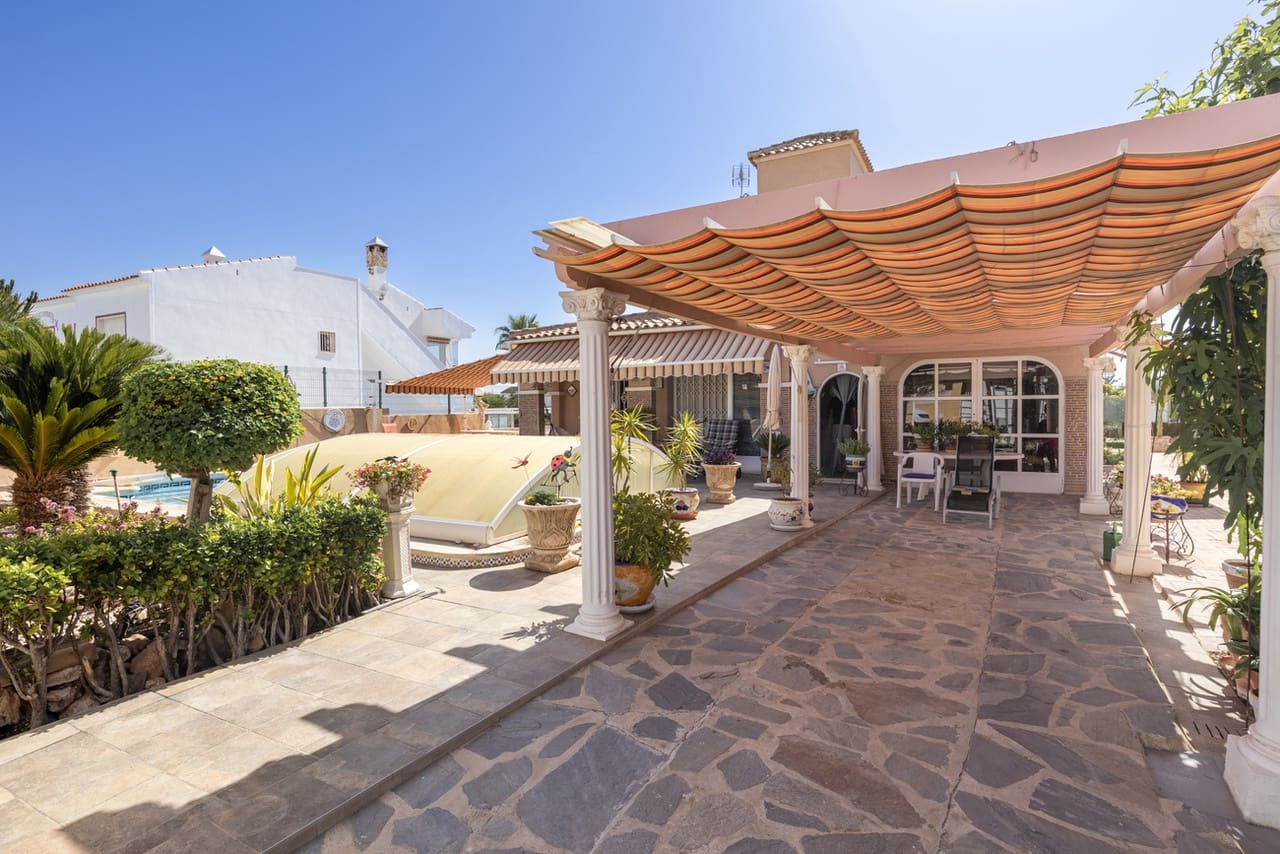 4 chambre Villa/Maison à vendre à La Regia avec piscine garage - 560 000 € (Ref: 10058067)