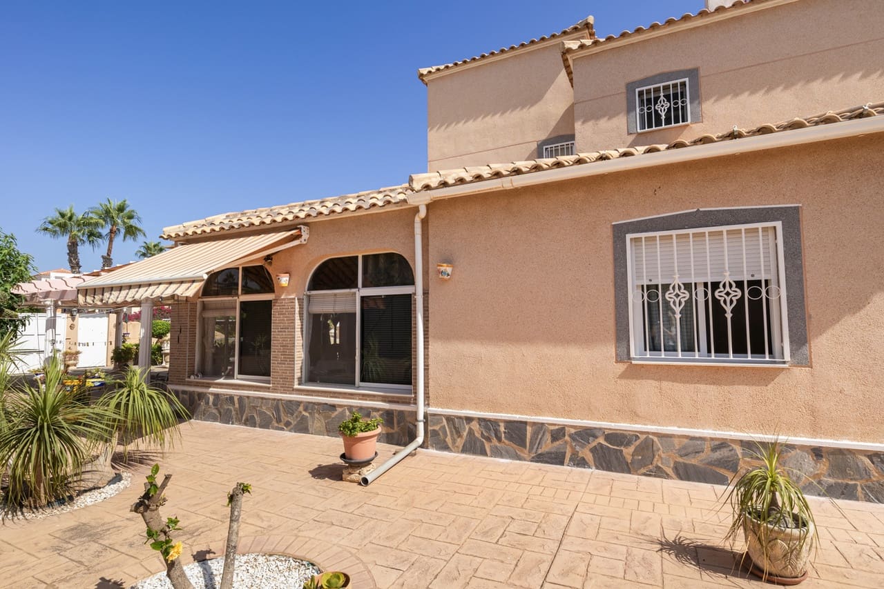 4 chambre Villa/Maison à vendre à La Regia avec piscine garage - 560 000 € (Ref: 10058067)