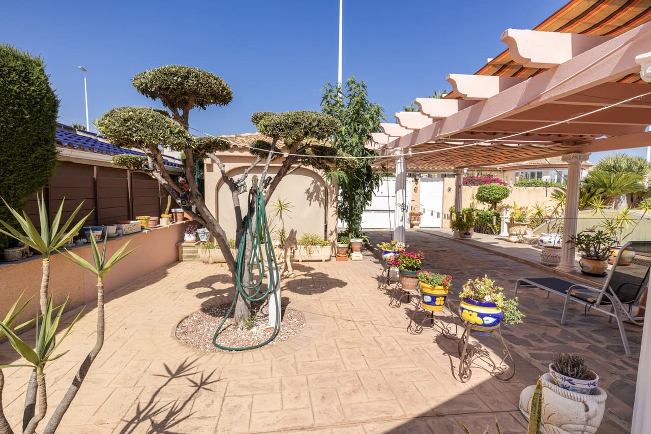 4 chambre Villa/Maison à vendre à La Regia avec piscine garage - 560 000 € (Ref: 10058067)