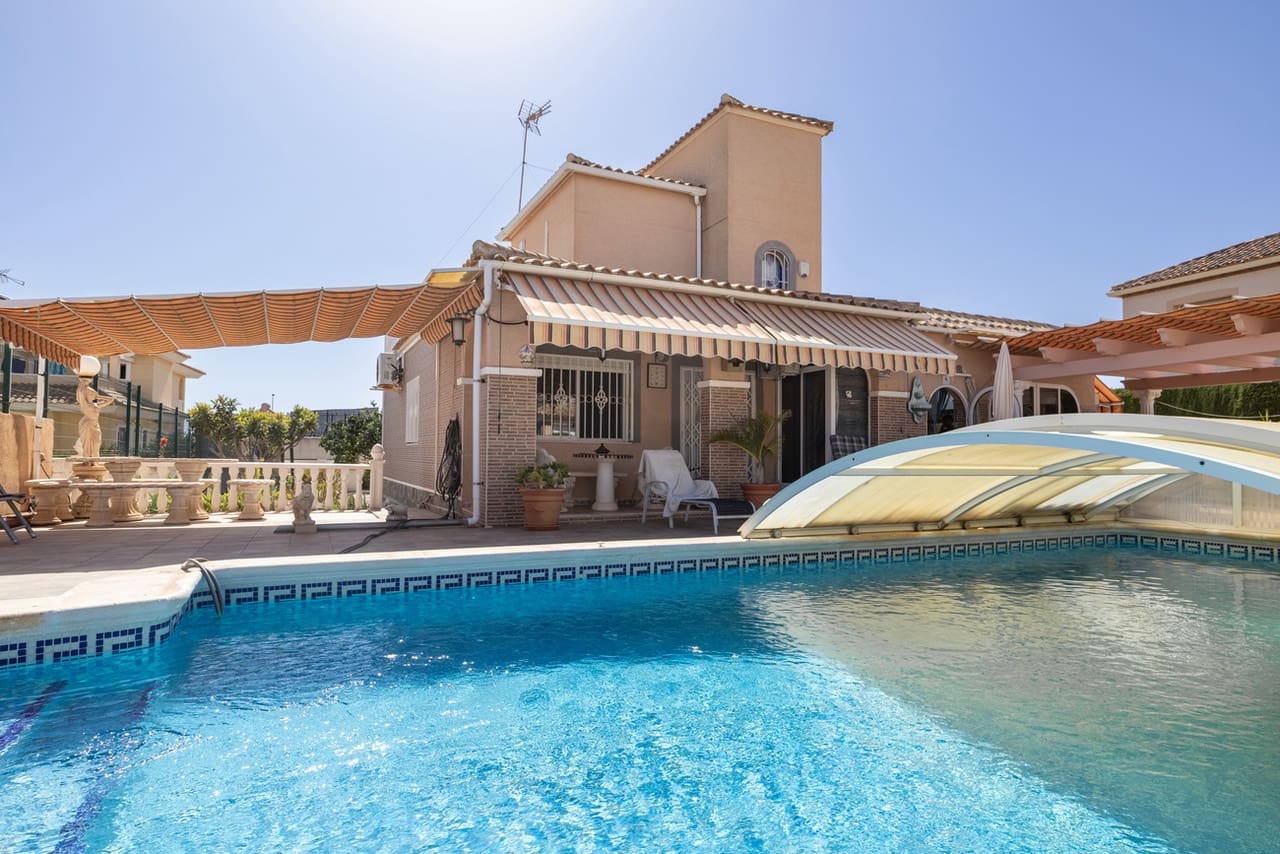 4 chambre Villa/Maison à vendre à La Regia avec piscine garage - 560 000 € (Ref: 10058067)