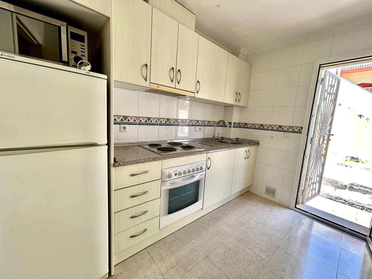 3 bedroom Townhouse for sale in Ciudad Quesada with pool - € 229,000 (Ref: 10058073)