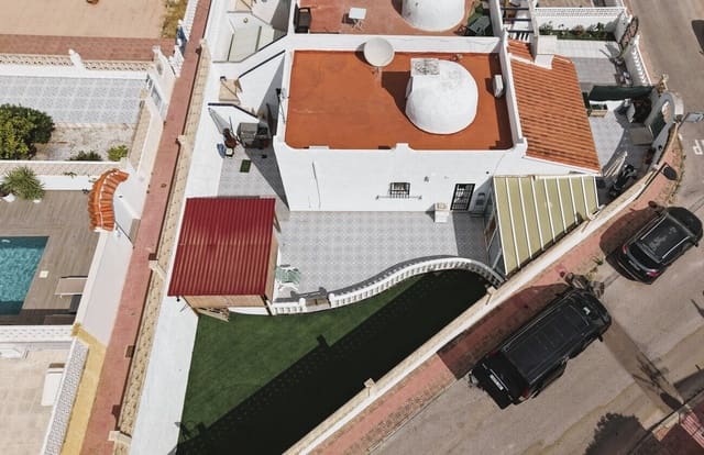 Bungalow de 2 habitaciones en Villamartin, Orihuela en venta con garaje - 209.950 € (Ref: 10058080)