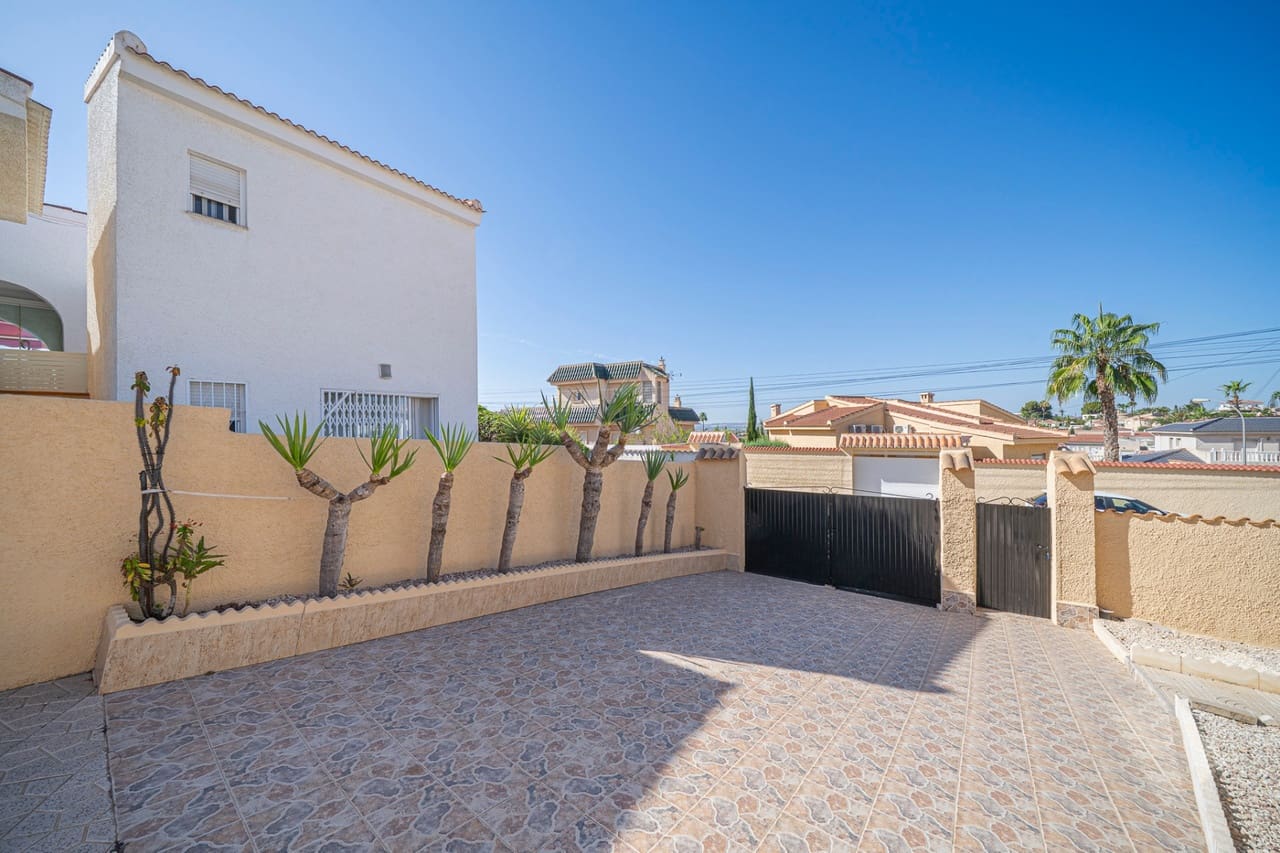 5 Zimmer Villa zu verkaufen in Ciudad Quesada mit Garage - 359.000 € (Ref: 10061375)