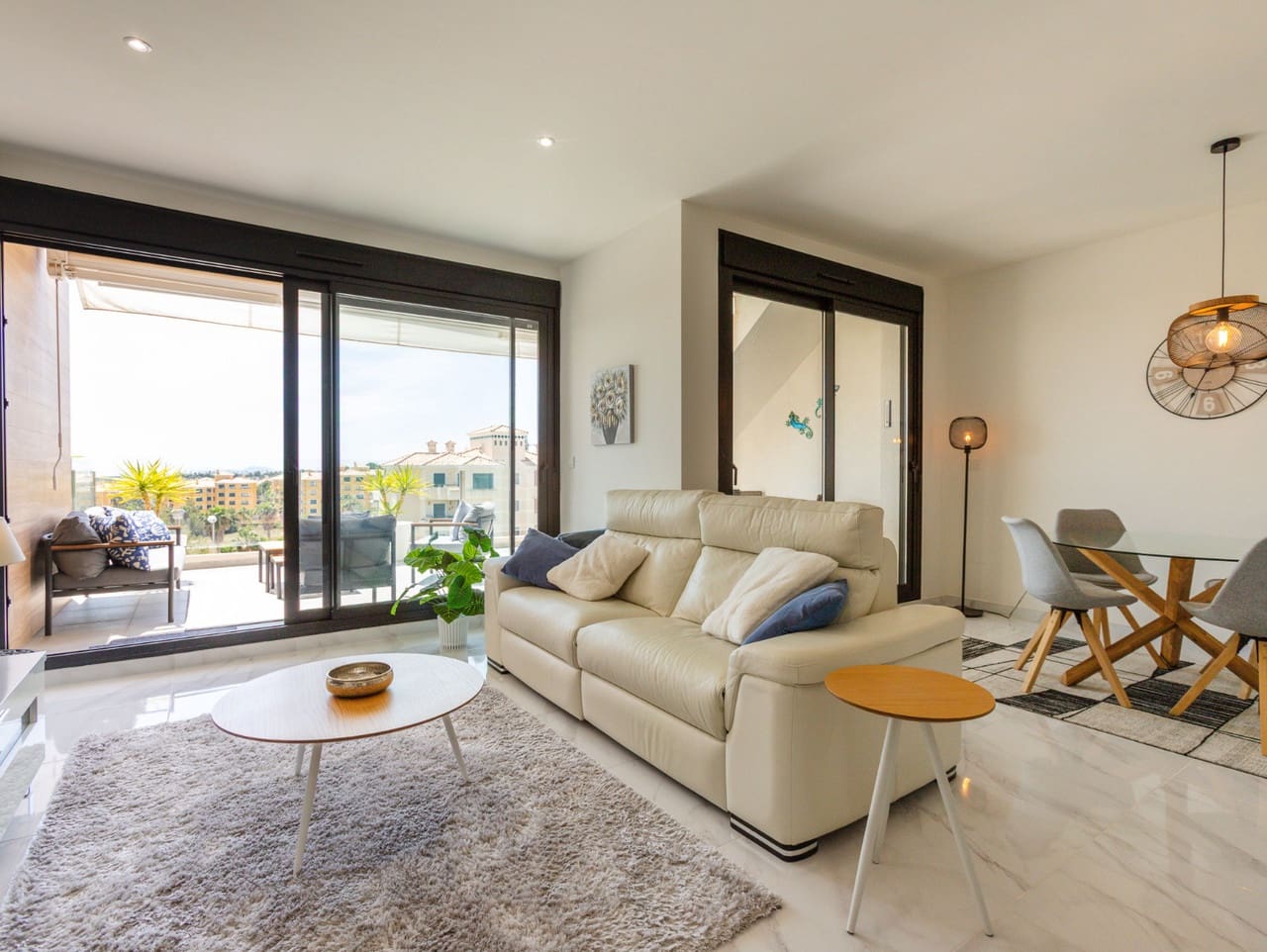 2 soveværelse Lejlighed til salg i Orihuela Costa med swimmingpool garage - € 375.000 (Ref: 10067185)