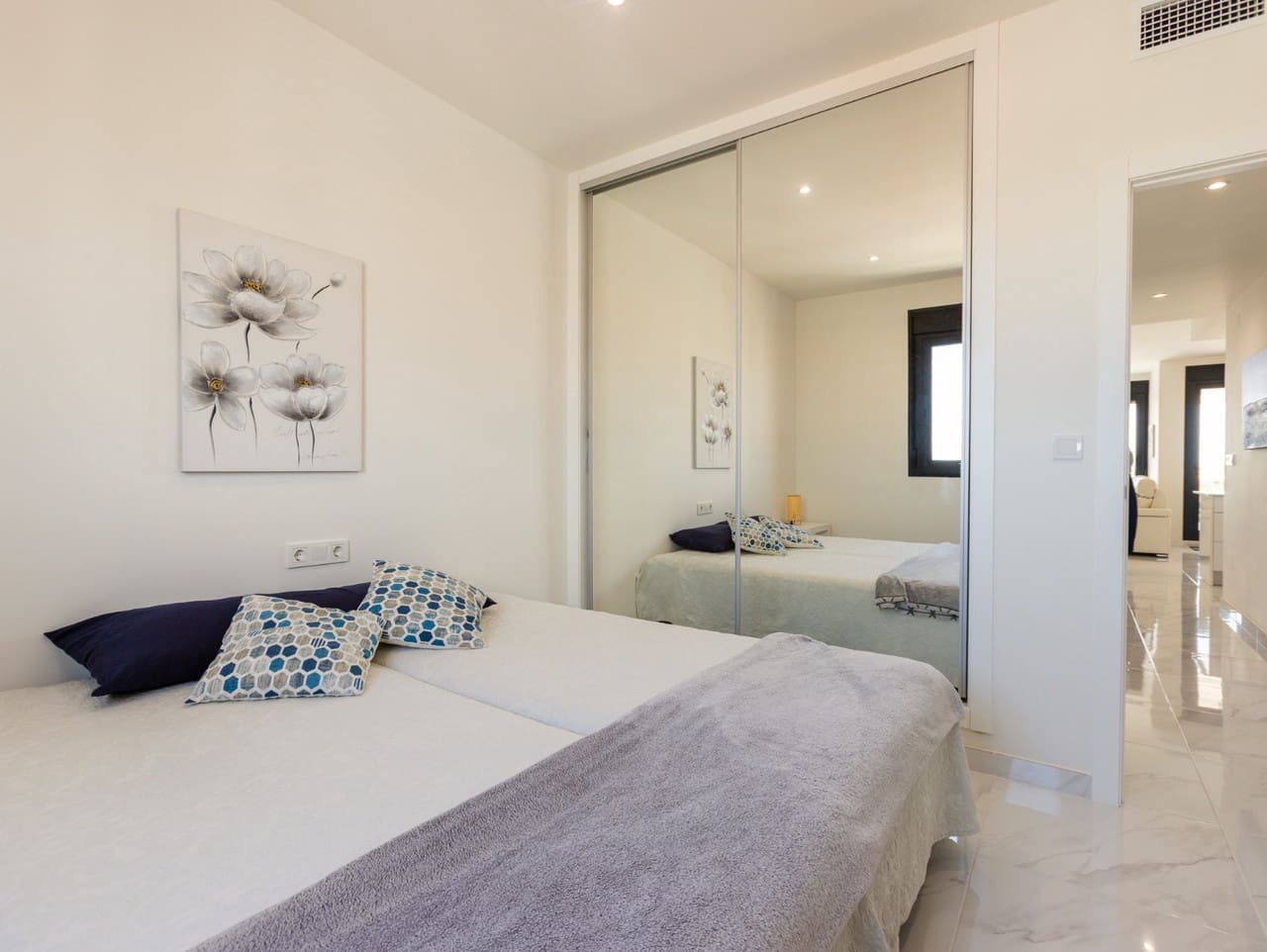 2 soveværelse Lejlighed til salg i Orihuela Costa med swimmingpool garage - € 375.000 (Ref: 10067185)