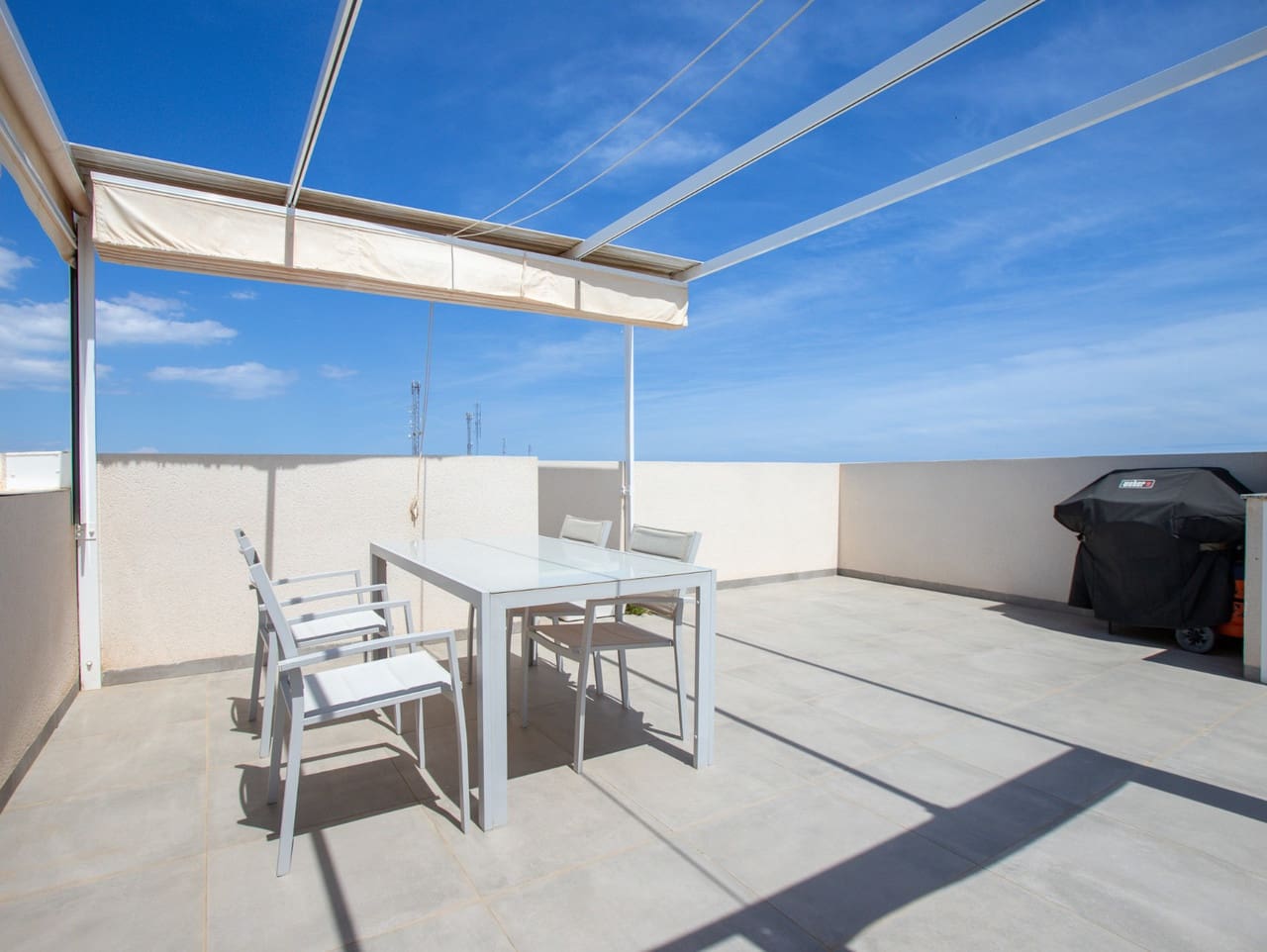 2 soveværelse Lejlighed til salg i Orihuela Costa med swimmingpool garage - € 375.000 (Ref: 10067185)