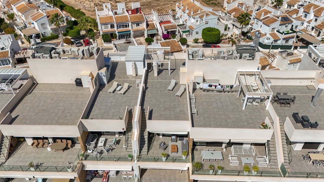 2 soveværelse Lejlighed til salg i Orihuela Costa med swimmingpool garage - € 375.000 (Ref: 10067185)