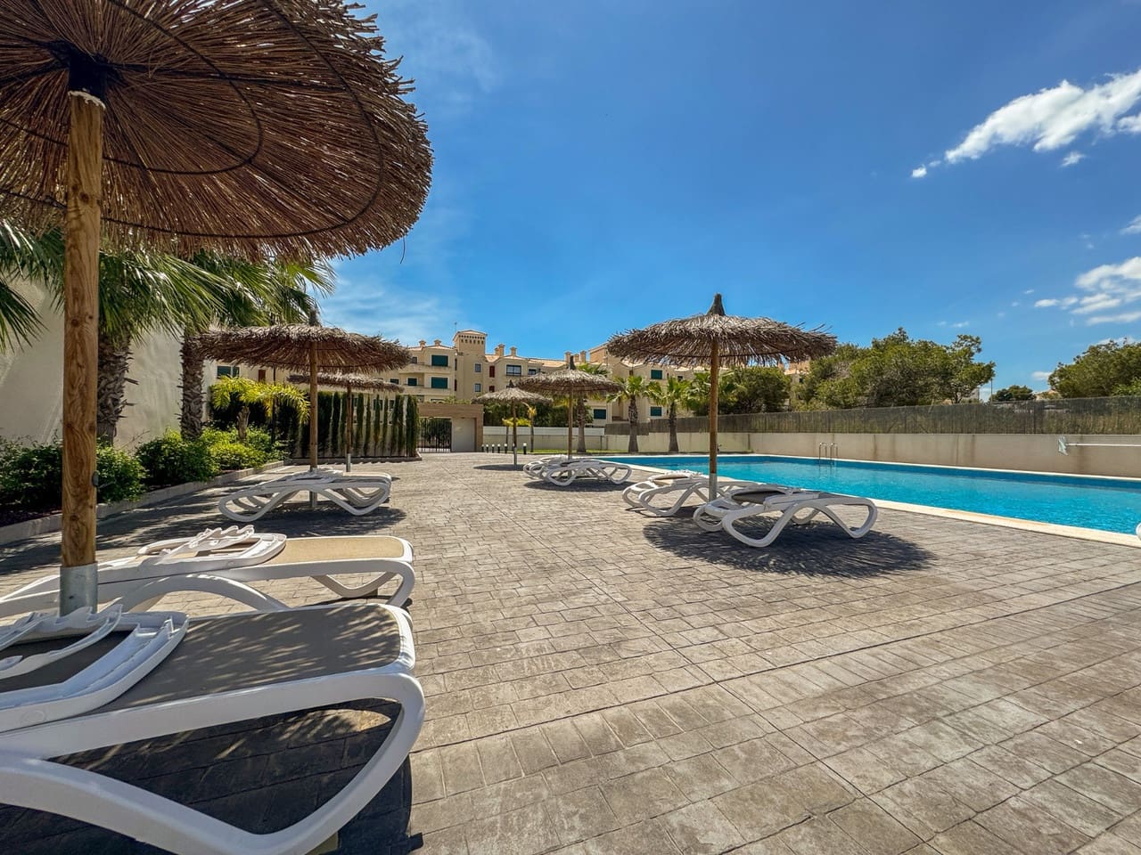 2 soveværelse Lejlighed til salg i Orihuela Costa med swimmingpool garage - € 375.000 (Ref: 10067185)