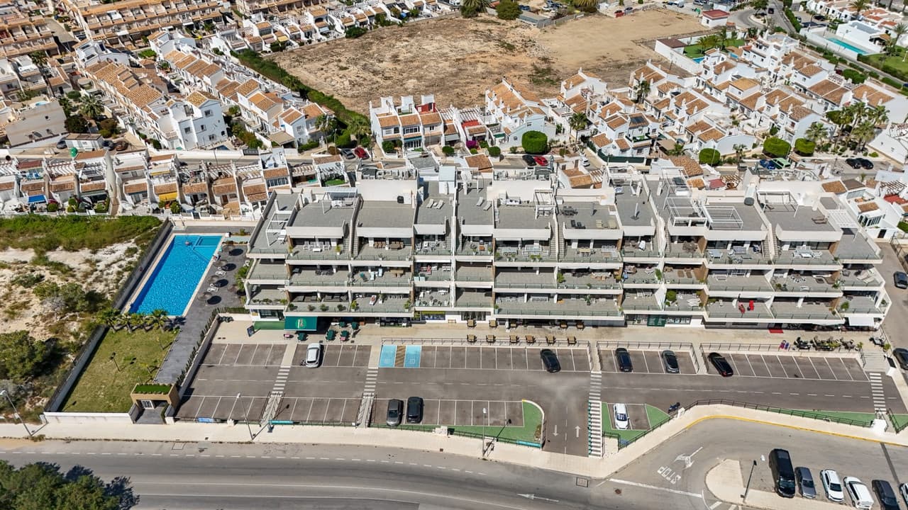 2 soveværelse Lejlighed til salg i Orihuela Costa med swimmingpool garage - € 375.000 (Ref: 10067185)
