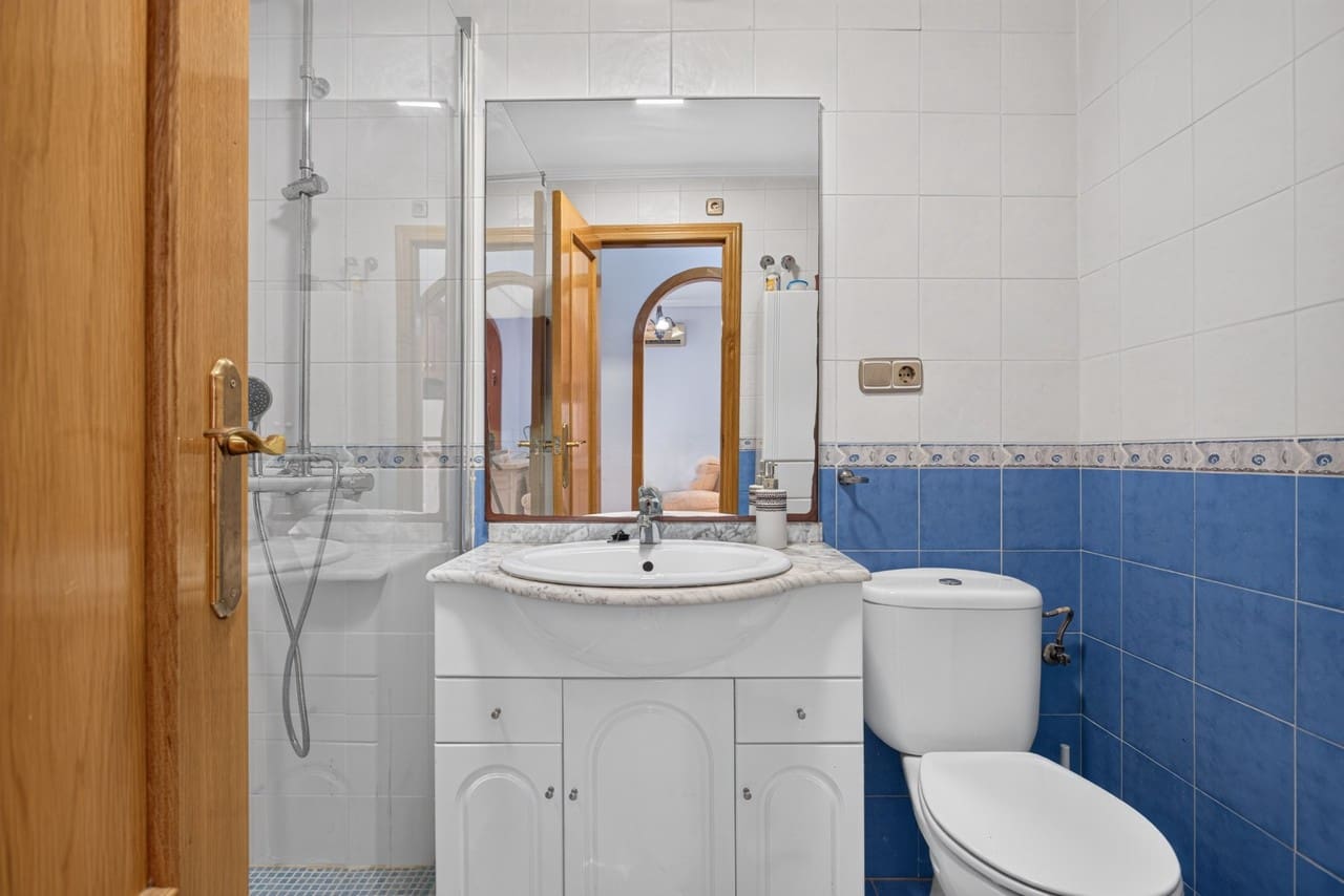 2 soverom Villa til salgs i Orihuela Costa med svømmebasseng garasje - € 229 000 (Ref: 10067193)