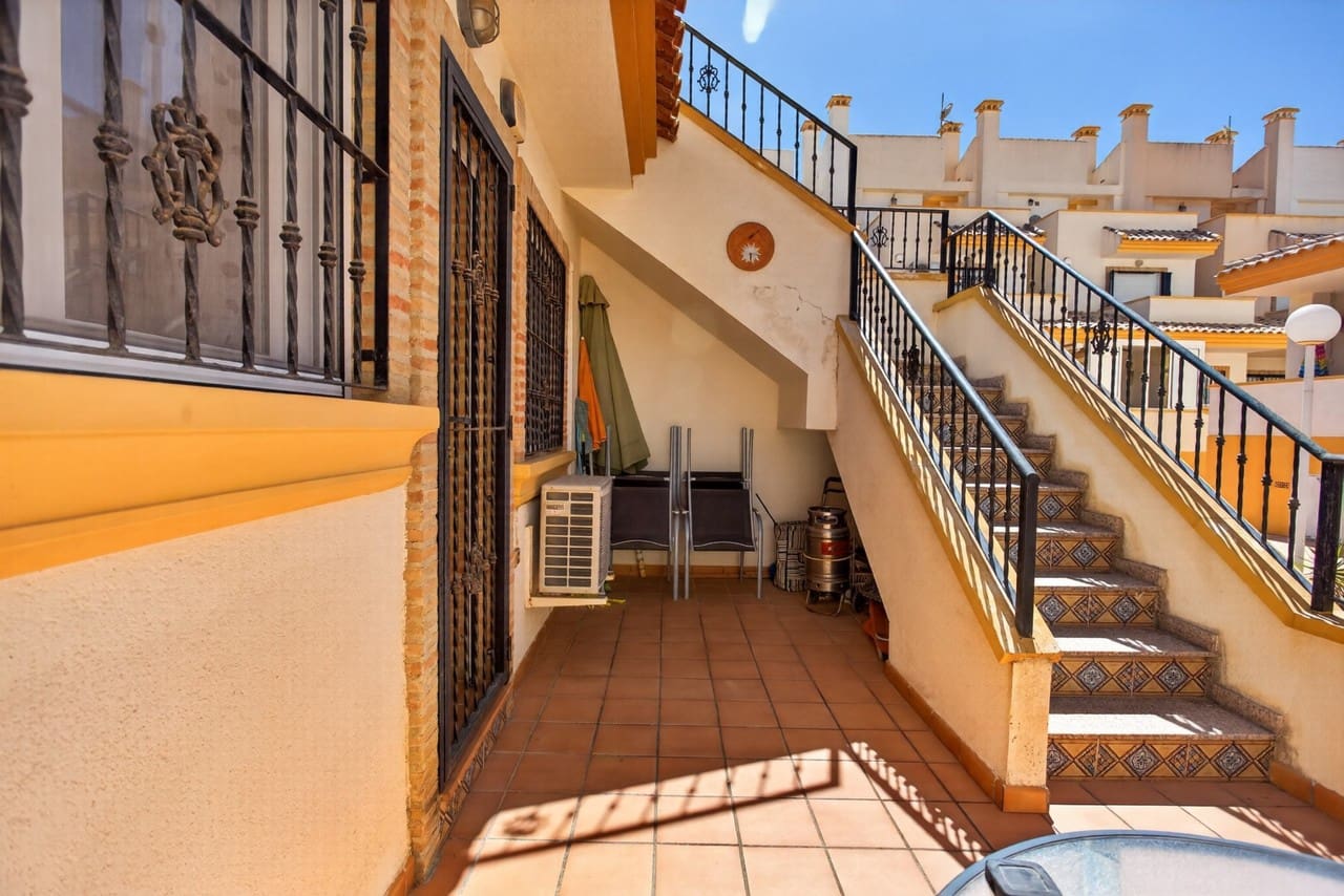 2 soverom Villa til salgs i Orihuela Costa med svømmebasseng garasje - € 229 000 (Ref: 10067193)
