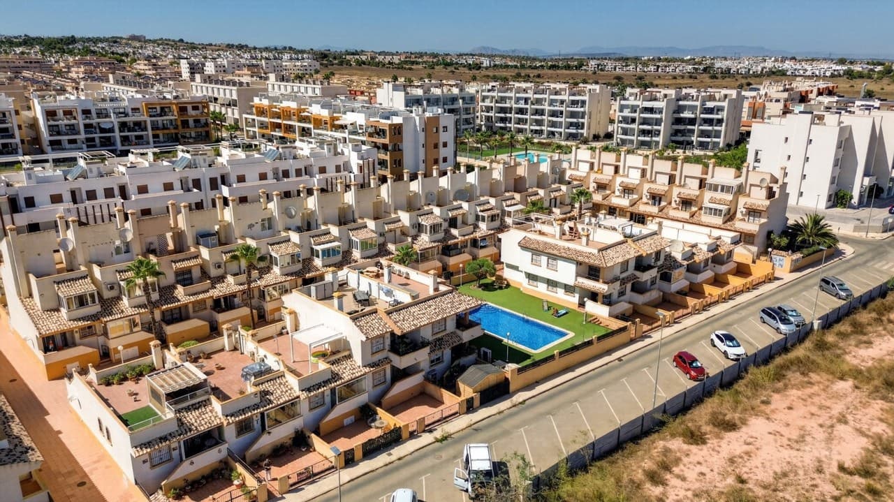 2 soverom Villa til salgs i Orihuela Costa med svømmebasseng garasje - € 229 000 (Ref: 10067193)