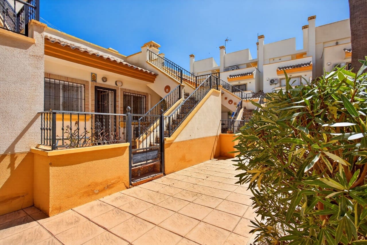 2 soverom Villa til salgs i Orihuela Costa med svømmebasseng garasje - € 229 000 (Ref: 10067193)