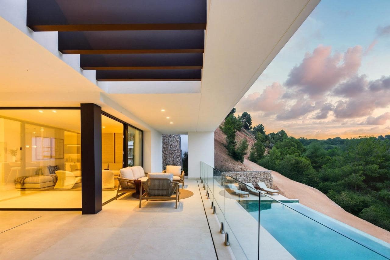 4 bedroom Villa for sale in Malaga city with pool garage - € 2,700,000 (Ref: 10067203)