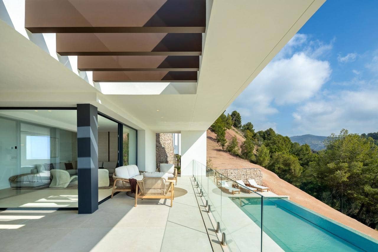 4 bedroom Villa for sale in Malaga city with pool garage - € 2,700,000 (Ref: 10067203)