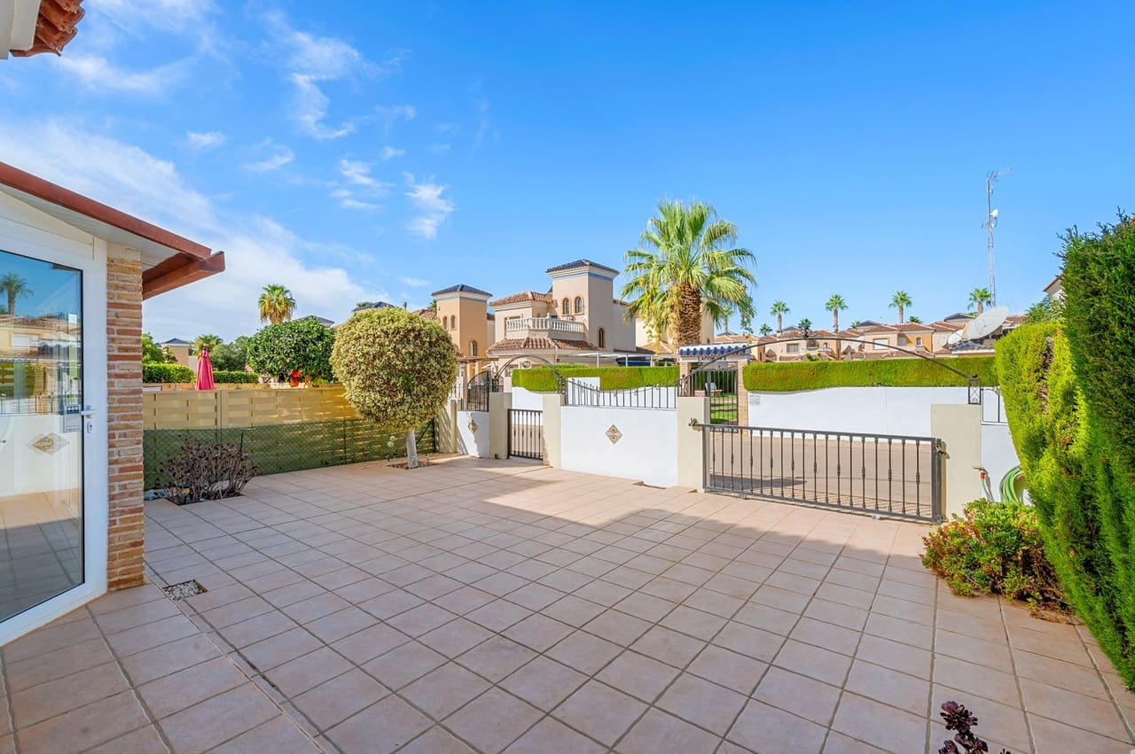3 chambre Villa/Maison à vendre à Guardamar del Segura avec piscine - 290 000 € (Ref: 10070409)