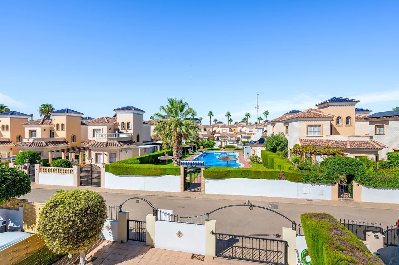 3 chambre Villa/Maison à vendre à Guardamar del Segura avec piscine - 290 000 € (Ref: 10070409)