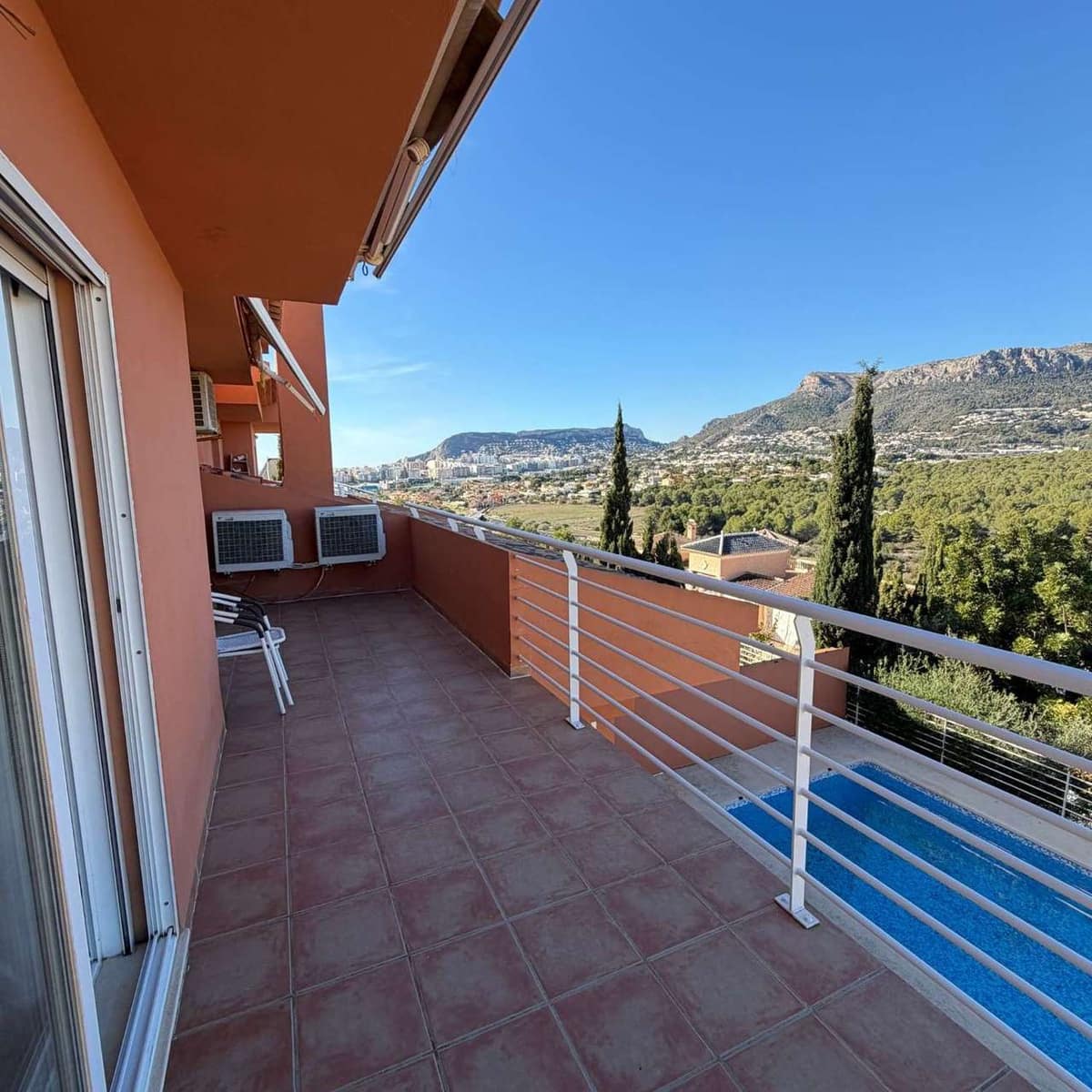 Chalet de 4 habitaciones en Calpe / Calp en venta con piscina - 379.240 € (Ref: 10080535)
