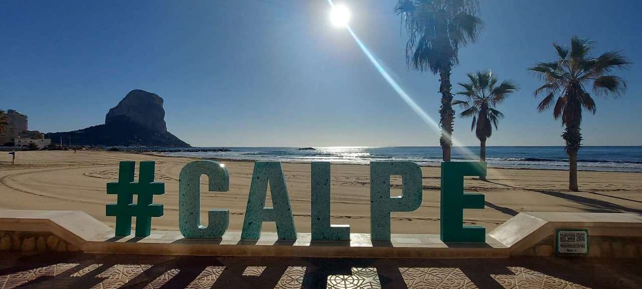 Chalet de 4 habitaciones en Calpe / Calp en venta con piscina - 379.240 € (Ref: 10080535)