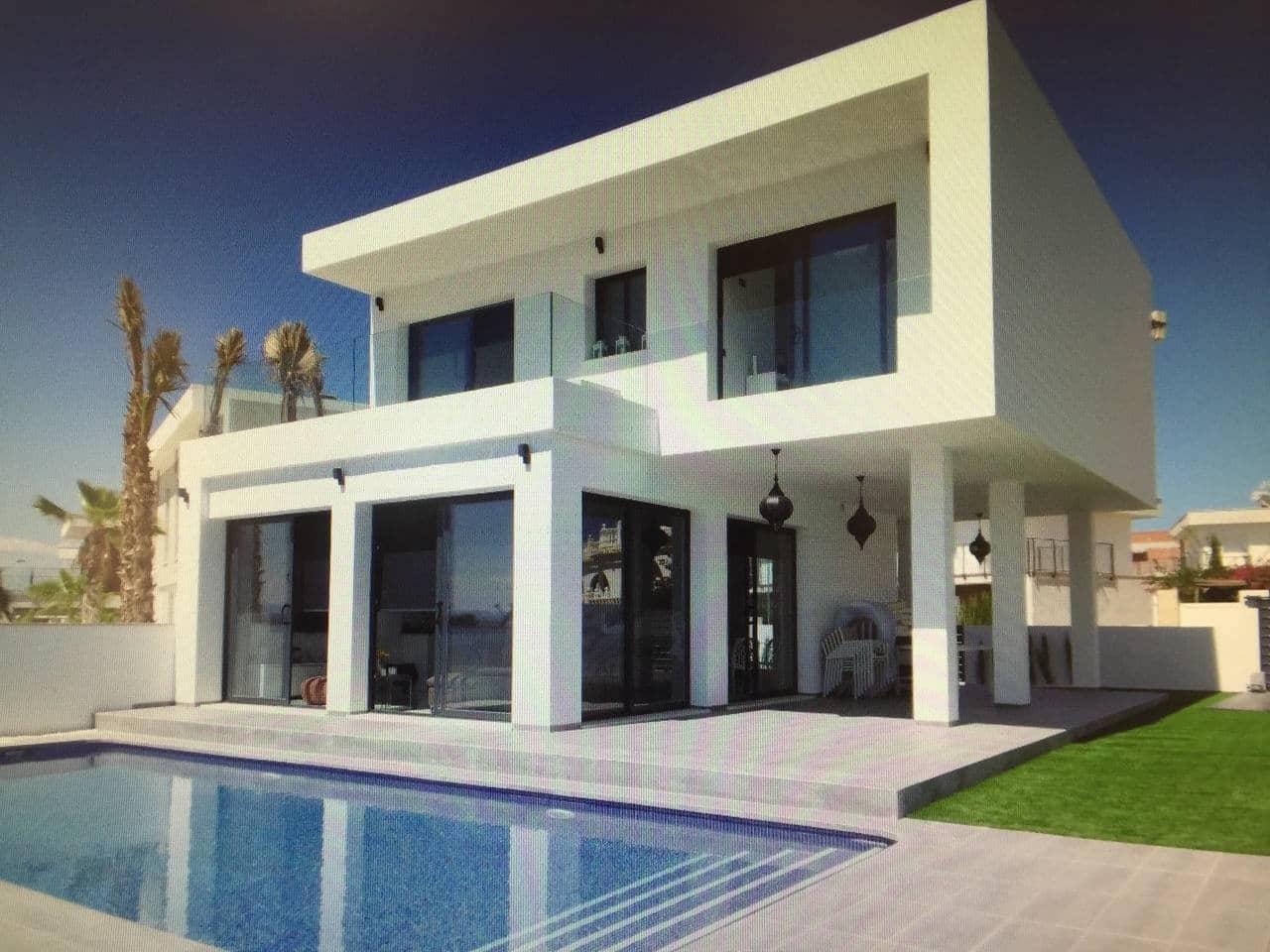 3 sypialnia Willa na sprzedaż w La Romana z basenem garażem - 379 900 € (Ref: 10085589)