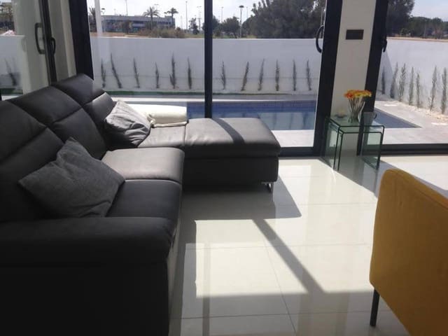 3 slaapkamer Villa te koop in La Romana met zwembad garage - € 379.900 (Ref: 10085589)