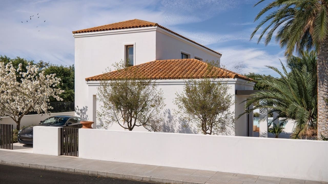 4 slaapkamer Villa te koop in La Romana met zwembad garage - € 673.000 (Ref: 10085609)