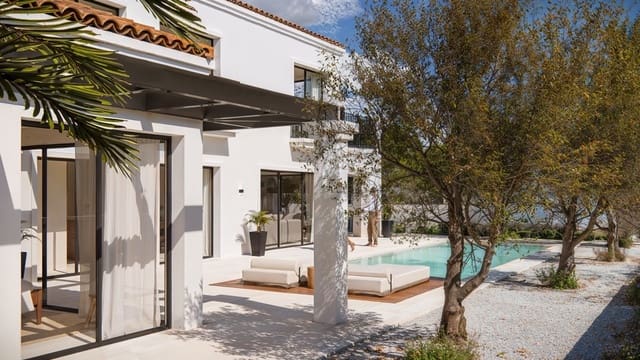 4 sypialnia Willa na sprzedaż w La Romana z basenem garażem - 673 000 € (Ref: 10085609)