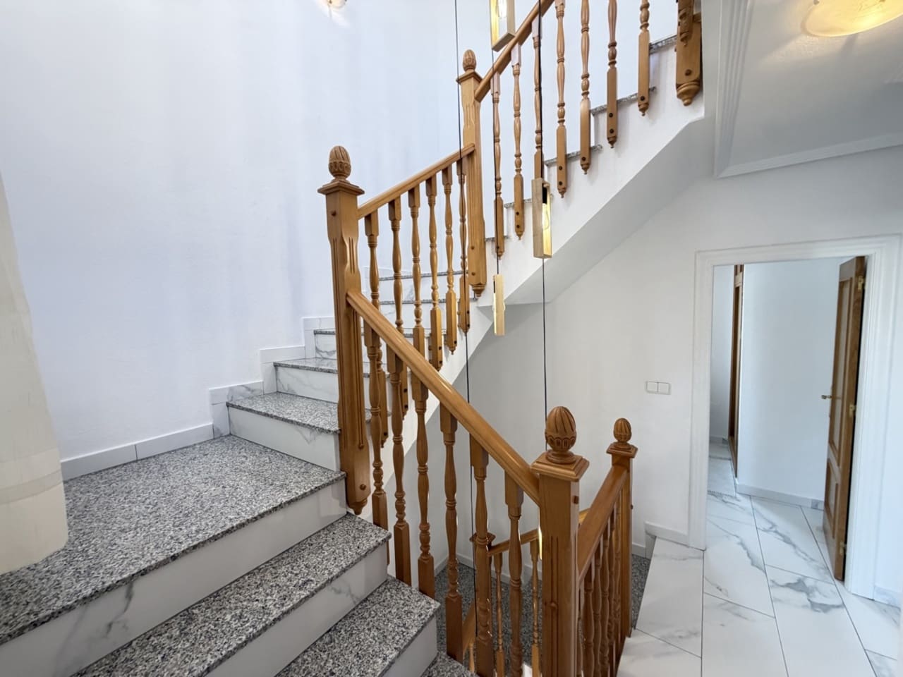 5 Zimmer Villa zu verkaufen in Villamartin mit Pool - 475.000 € (Ref: 10085617)