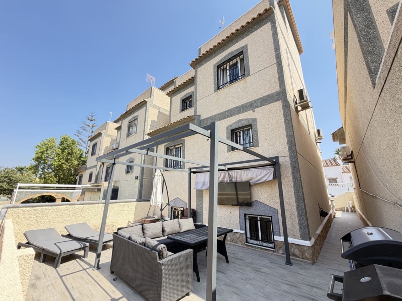 5 Zimmer Villa zu verkaufen in Villamartin mit Pool - 475.000 € (Ref: 10085617)