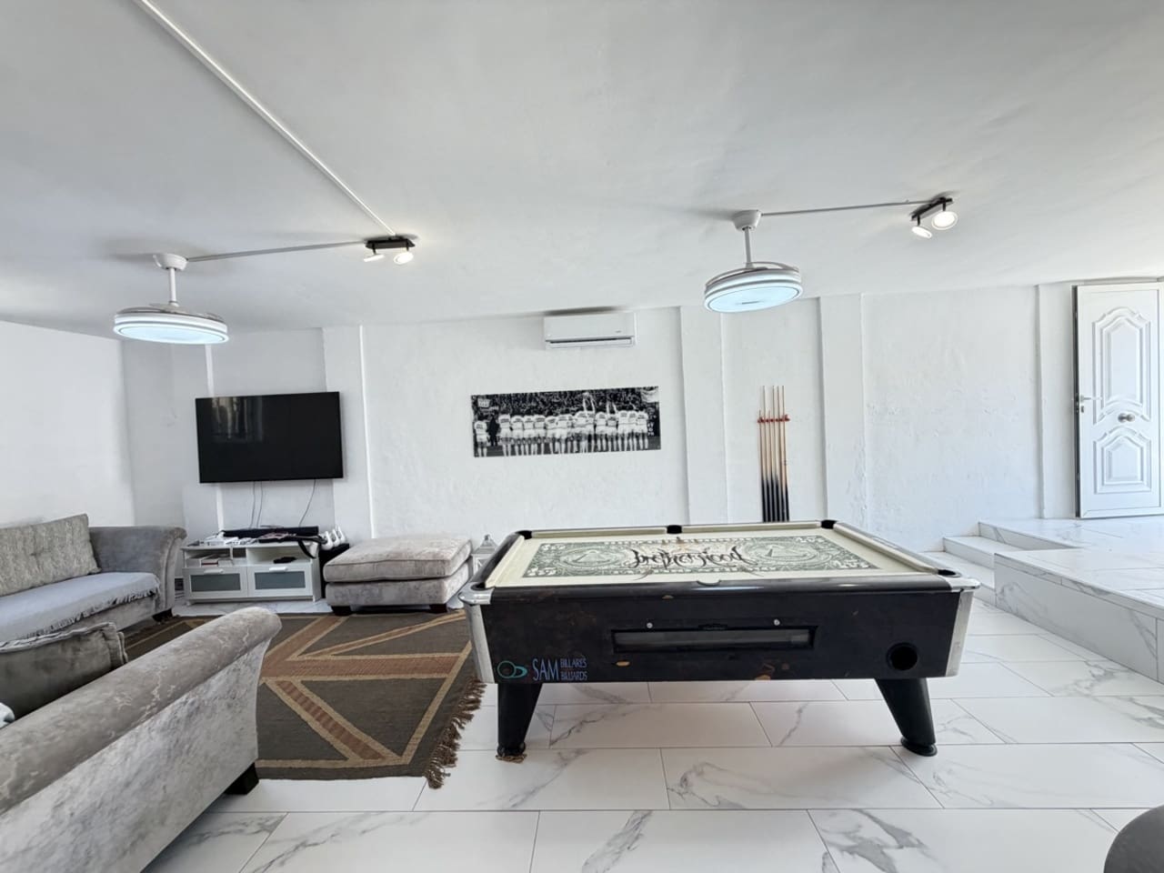 5 Zimmer Villa zu verkaufen in Villamartin mit Pool - 475.000 € (Ref: 10085617)