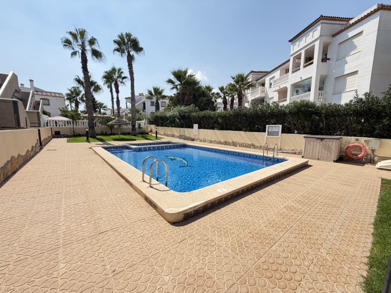 5 Zimmer Villa zu verkaufen in Villamartin mit Pool - 475.000 € (Ref: 10085617)