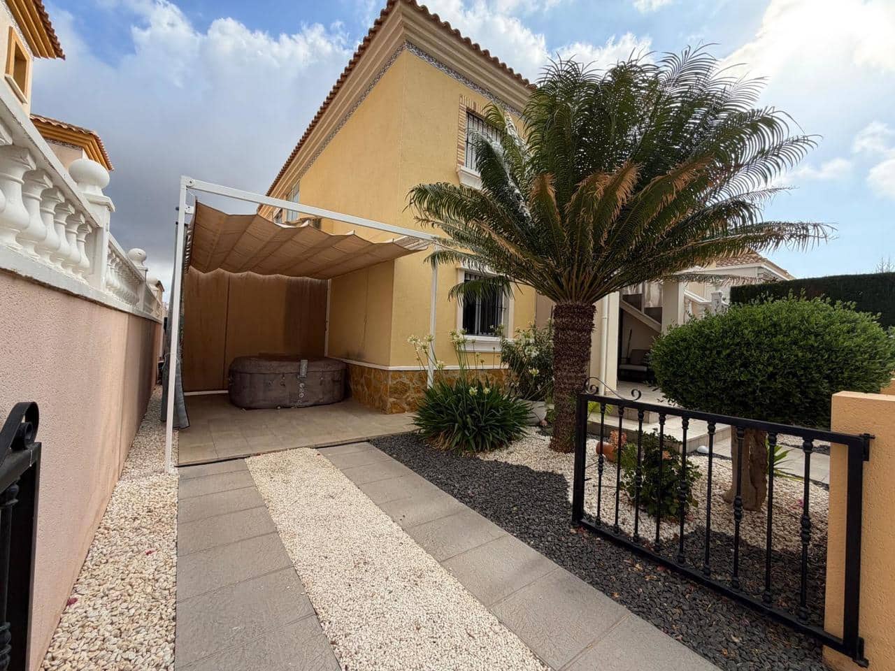 2 soverom Bungalow til salgs i Orihuela Costa med svømmebasseng - € 223 000 (Ref: 10085633)