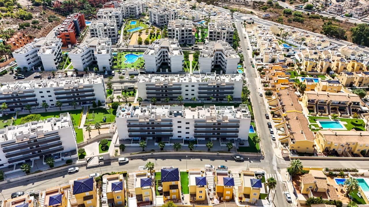 Apartamento de 2 habitaciones en Orihuela Costa en venta con piscina garaje - 298.000 € (Ref: 10085636)