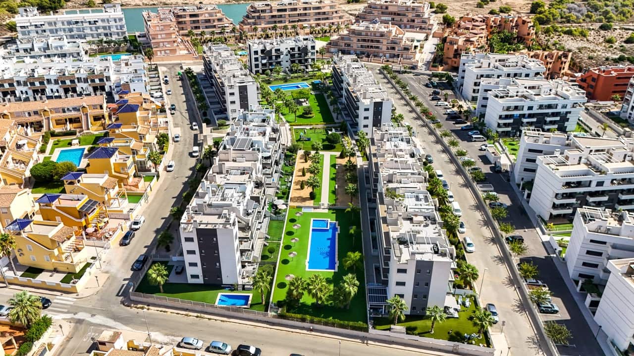Apartamento de 2 habitaciones en Orihuela Costa en venta con piscina garaje - 298.000 € (Ref: 10085636)