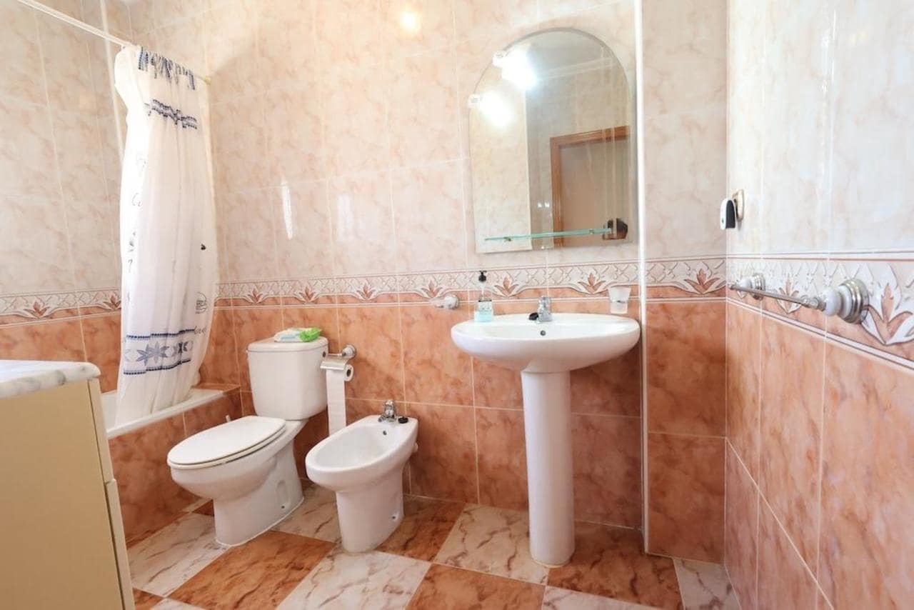 2 soveværelse Byhus til salg i Orihuela Costa med swimmingpool garage - € 240.000 (Ref: 10085641)