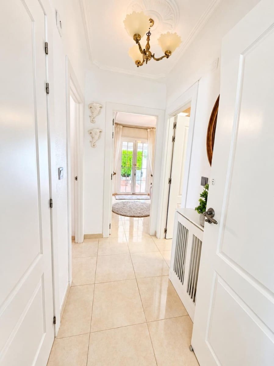 Chalet de 3 habitaciones en Orihuela Costa en venta con piscina - 479.995 € (Ref: 10085647)