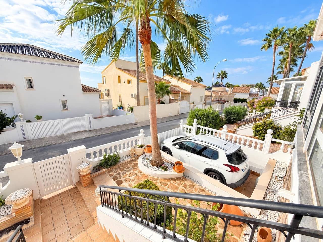 Chalet de 3 habitaciones en Orihuela Costa en venta con piscina - 479.995 € (Ref: 10085647)