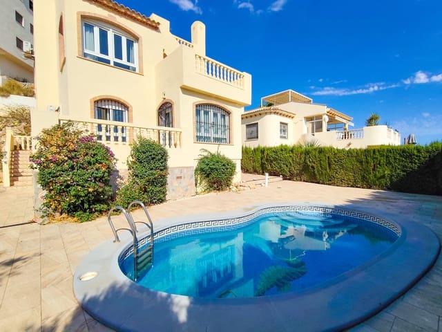 3 soverom Villa til salgs i Villamartin, Orihuela med svømmebasseng garasje - € 430 000 (Ref: 10090147)