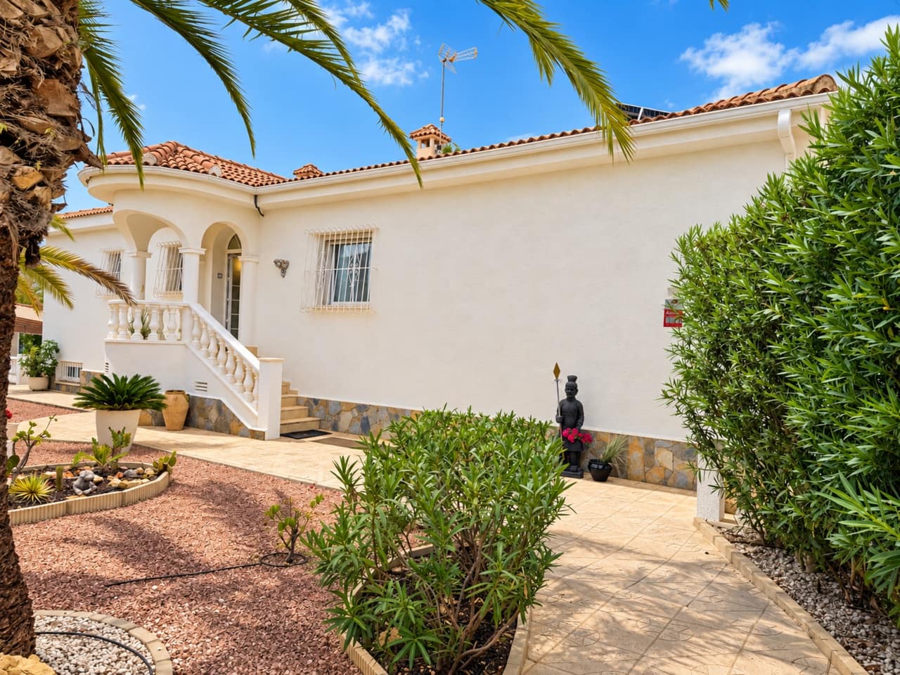 5 soverom Villa til salgs i Ciudad Quesada med svømmebasseng garasje - € 770 000 (Ref: 10090149)
