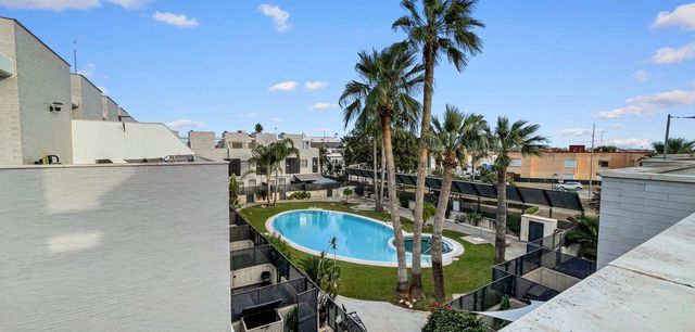 3 soverom Hus til salgs i Pilar de la Horadada ciudad, Pilar de la Horadada med svømmebasseng garasje - € 364 900 (Ref: 10115456)