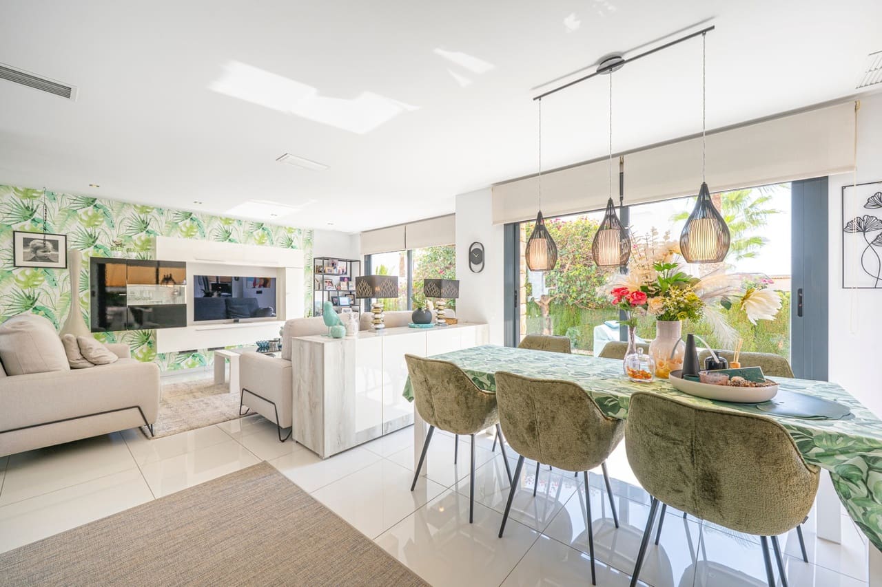 3 makuuhuone Huvila myytävänä paikassa Ciudad Quesada mukana uima-altaan - 550 000 € (Ref: 10115467)
